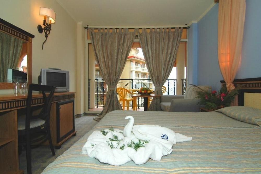 Atrium Beach Hotel Elenite Ngoại thất bức ảnh